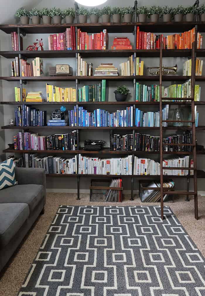 DIY Pipe Shelves – Industrial Bookshelf