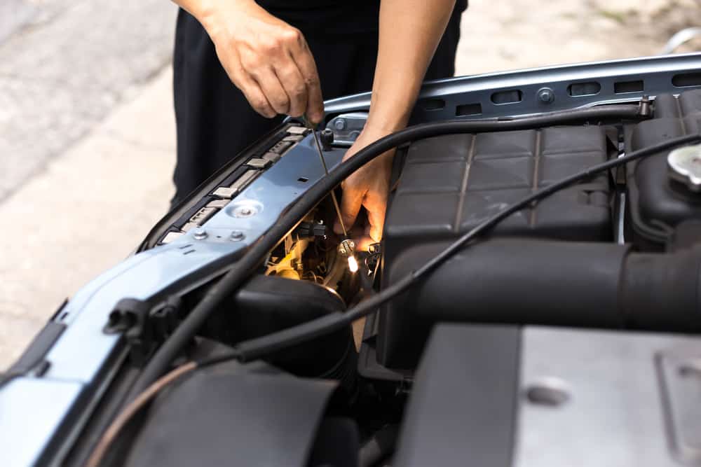 How to check for a draw on a car battery with a test light
