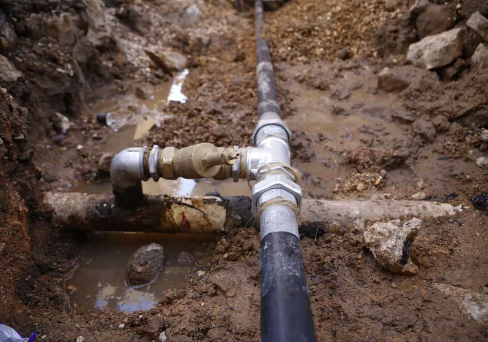 Step-by-step guide fix a leaking water pipe underground