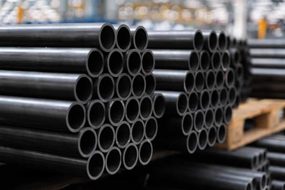black steel pipe vs carbon steel