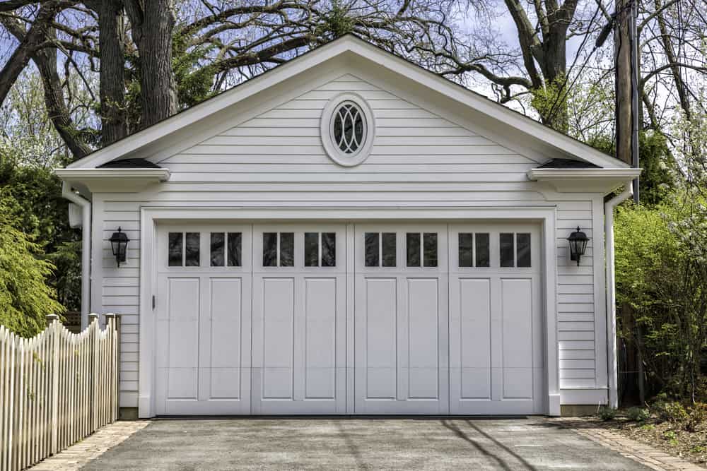 how many square feet is a 2-car garage?