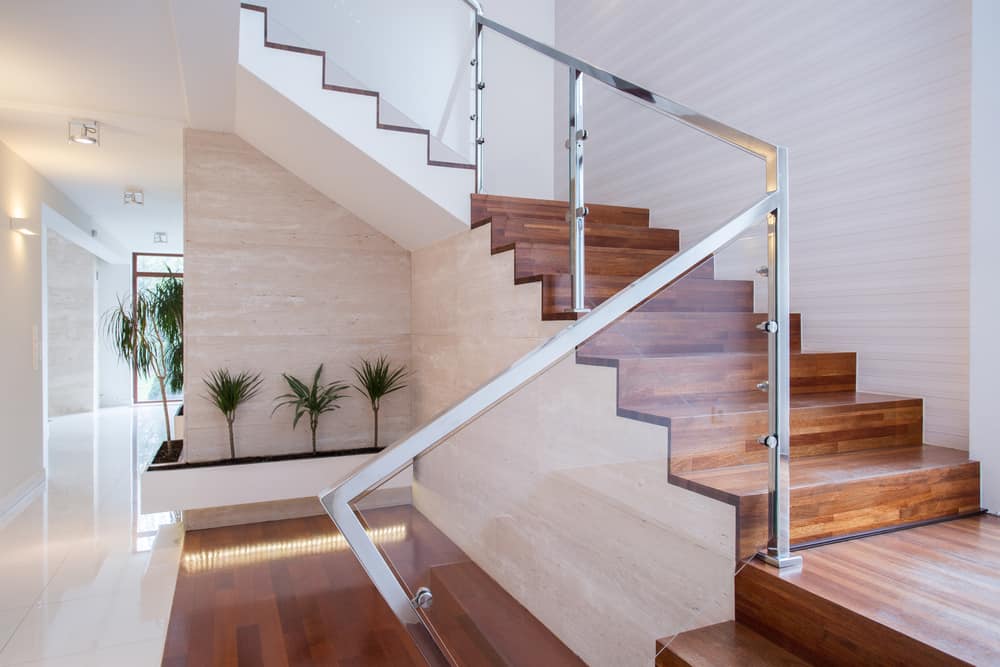 what is the average cost to remodel a staircase