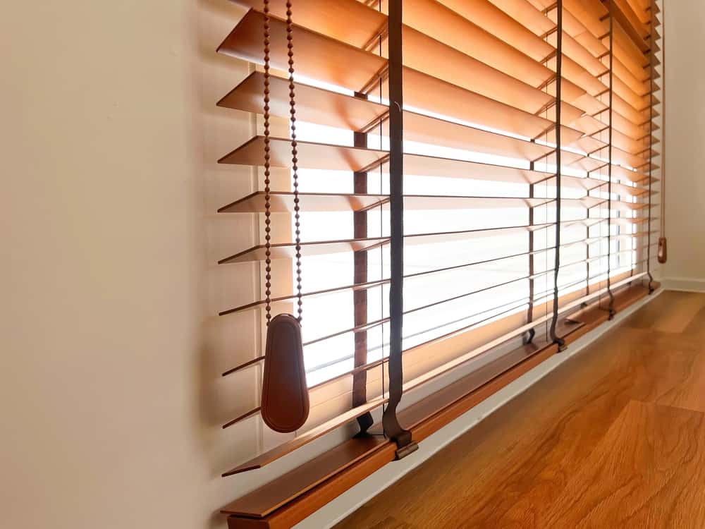 How To Lower Blinds With 3 Strings?