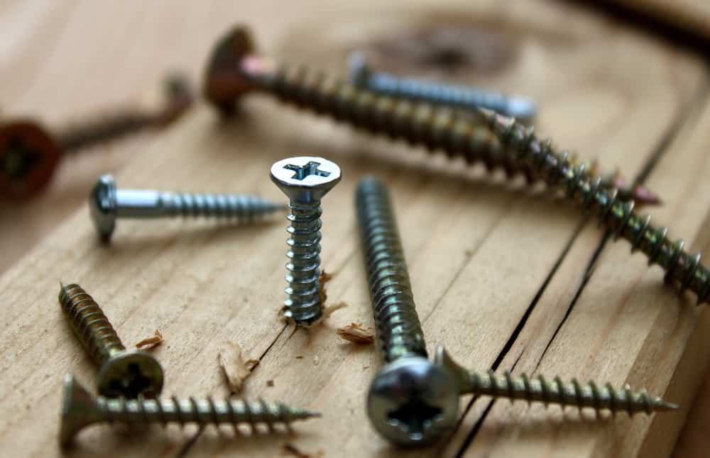 how to unscrew a screw without a screwdriver